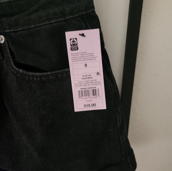 Shorts - Picture 3 of 3